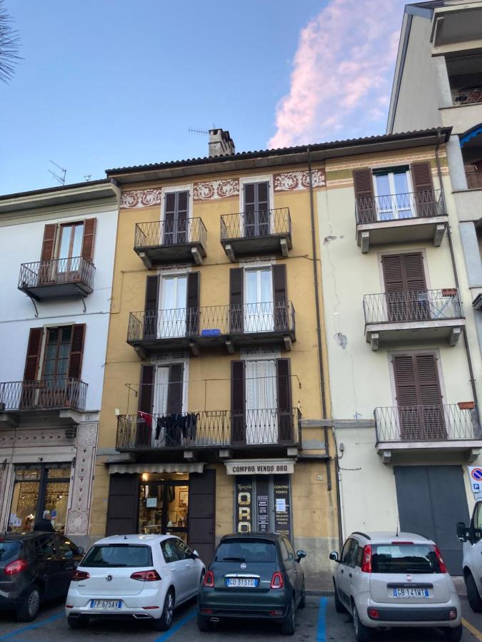 Casa Vacanza Sole Lago… Intra Kültér fotó